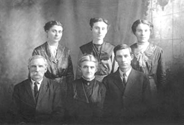 Photograph of the Johnson P. Sutton family.