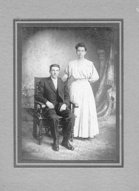 Photograph of Lester Earl and Blanche Shields.
