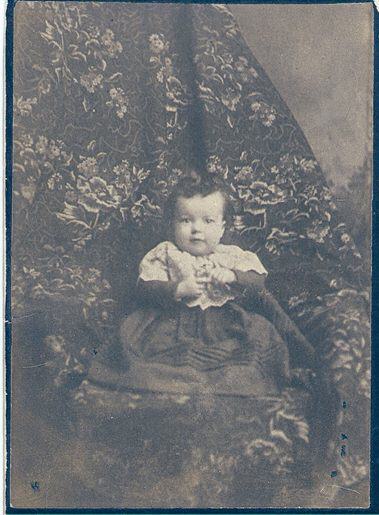 Picture of Nannie Ethel Evans.