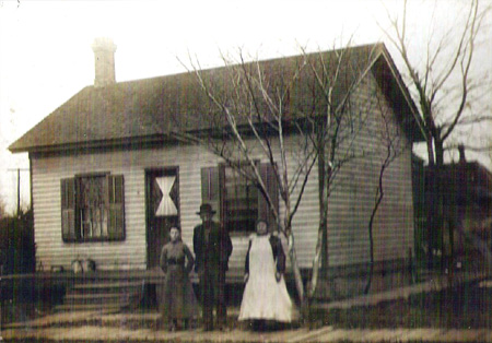 Photograph of the Isaac Nowlin house.