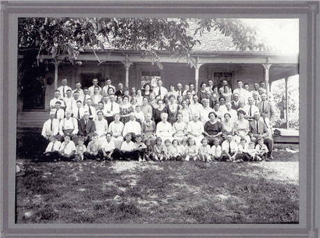 Photograph of Samuels Family Reunion.