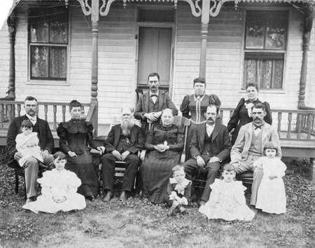 Photograph of Minos Baker Spicer family.