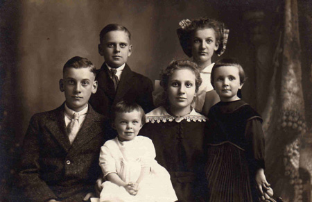 Photograph of the Sprague and McConkey families.