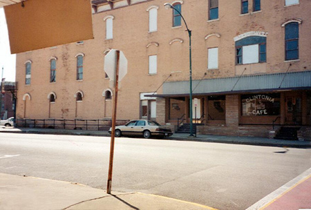 Picture of Taylor-Magill House left front of building.